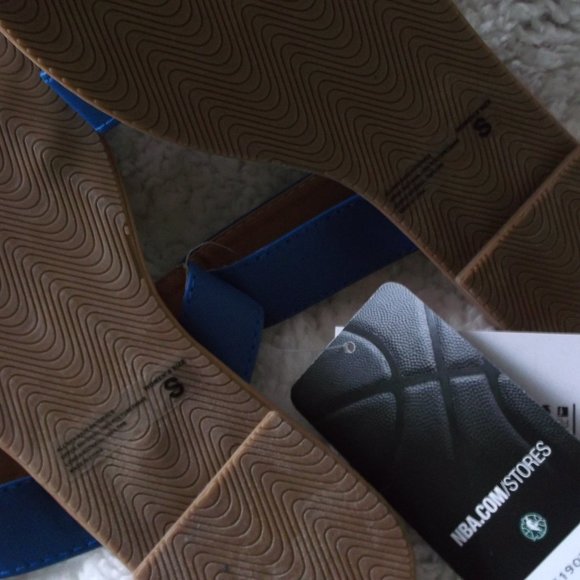 NWT - New York Knicks Double Strap Sandals - Small (5/6) - Picture 10 of 11